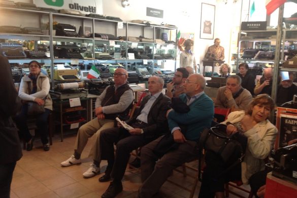 Un momento della visita al Museo del Comitato di quartiere Azalee di Trezzano sul Naviglio.